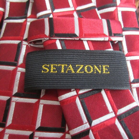 Vintage Red Silk Necktie - Picture 2 of 5